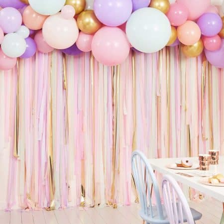 Backdrop pastel met streamers en ballonnen - roze - Ginger Ray